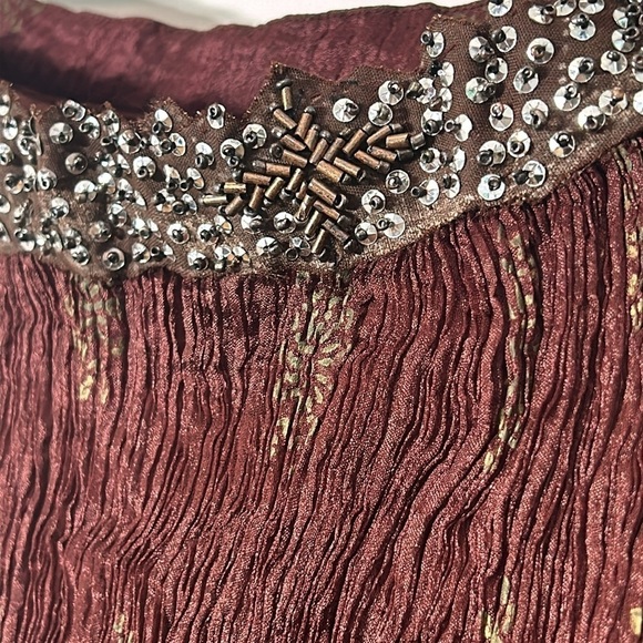 Chaudry KC burgundy pleated crepe midi skirt gold metallic antique print medium - Picture 3 of 7